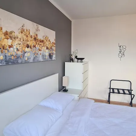 Cozy-Stay, 2-Room Flat For Vacation & Messe, Perfect Connectivity راتينغن