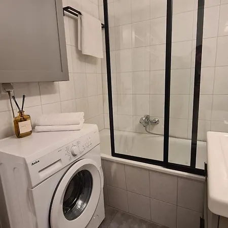 Cozy-Stay I, 2-Room Flat For Vacation & Messe, Duesseldorf, Perfect Connectivity 拉廷根